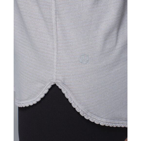 Lululemon 105 F Singlet Tank Top Gray Scalloped Edge Racerback Size 6/8 724G - Picture 3 of 11